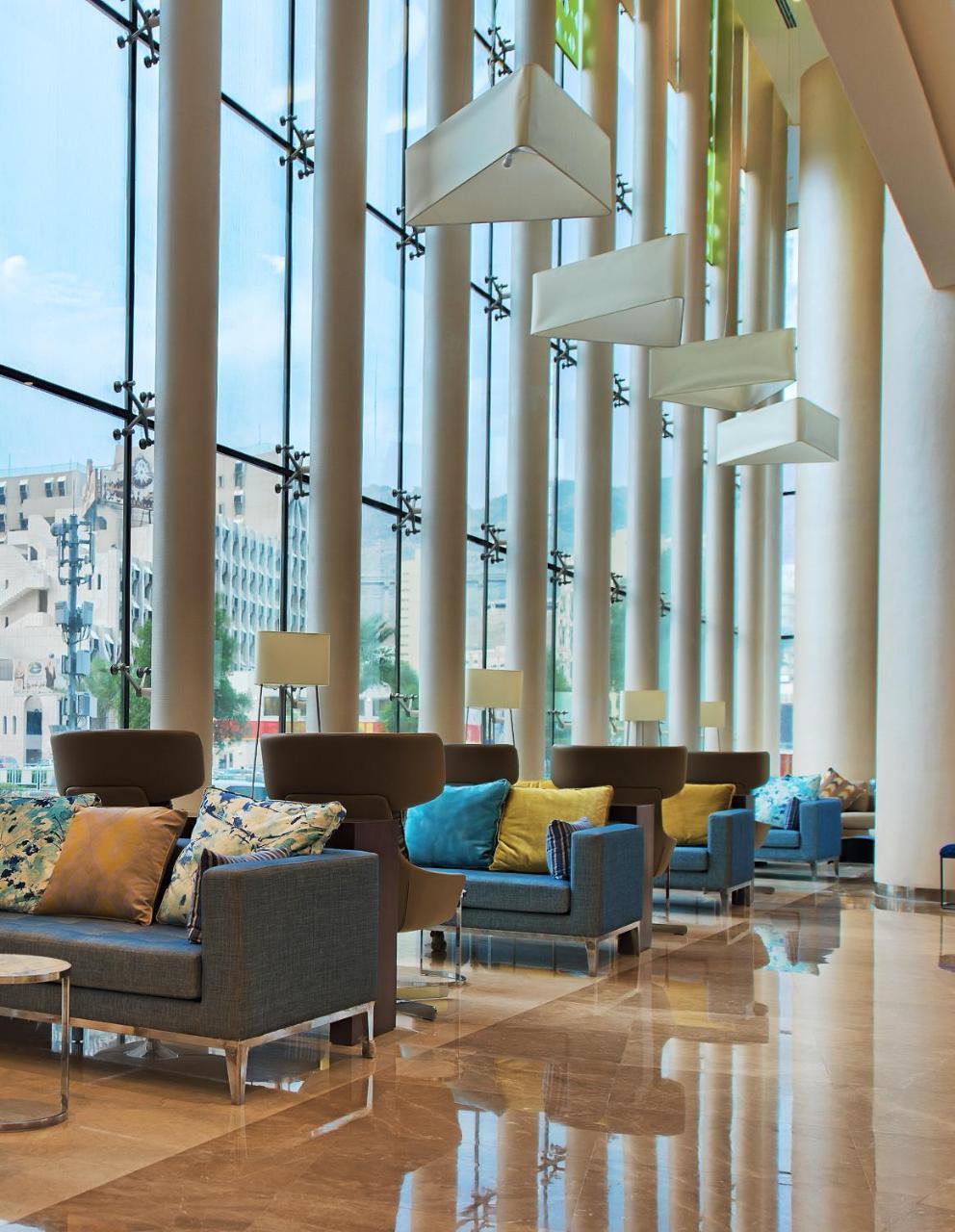 Holiday Suites Al Azizia Mecca ภายนอก รูปภาพ The hotel lobby