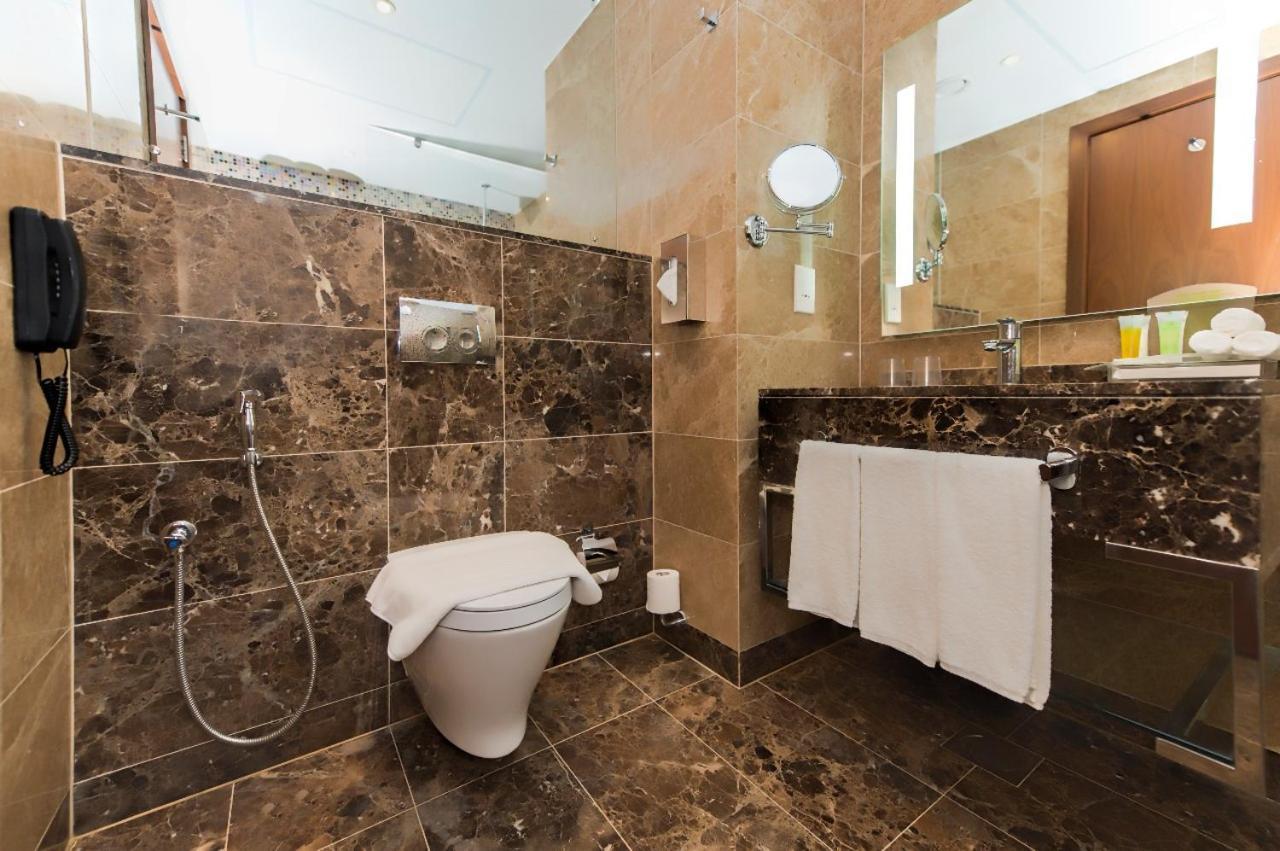 Holiday Suites Al Azizia Mecca ภายนอก รูปภาพ Bathroom