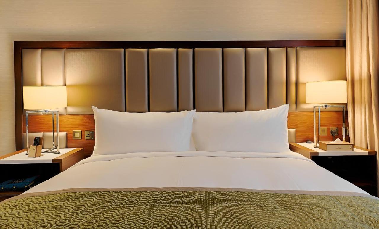 Holiday Suites Al Azizia Mecca ภายนอก รูปภาพ A guest room at the hotel