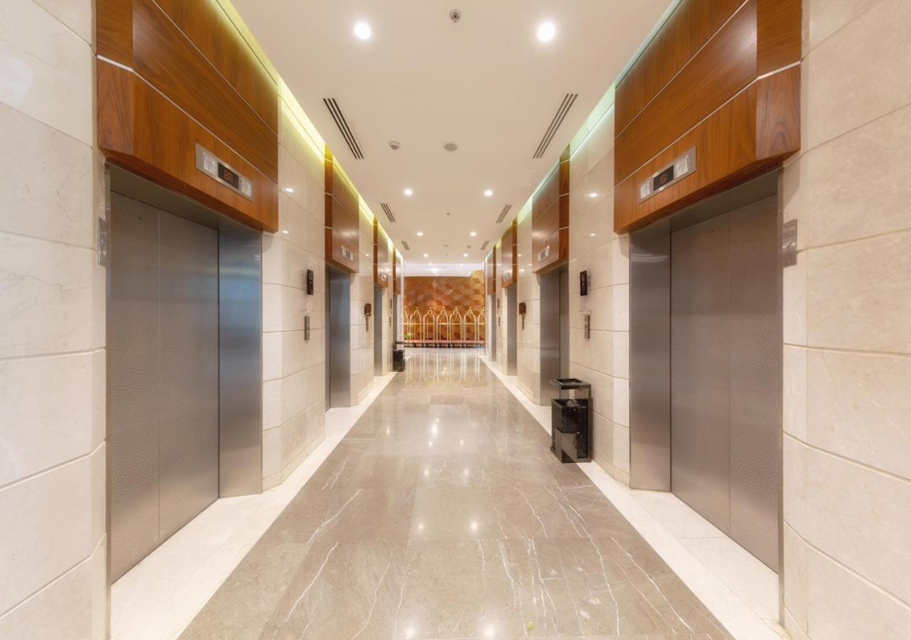 Holiday Suites Al Azizia Mecca ภายนอก รูปภาพ The hotel's interior