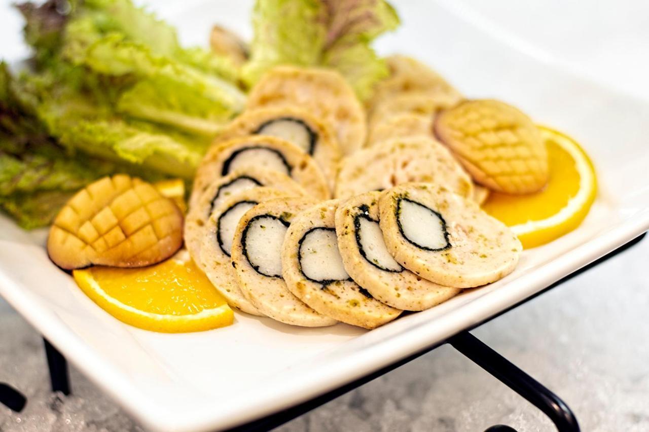 Holiday Suites Al Azizia Mecca ภายนอก รูปภาพ A plate of baked almond cookies