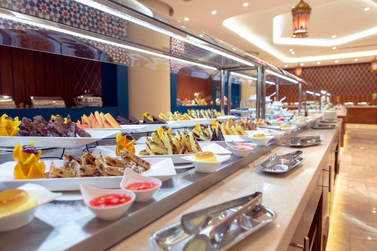Holiday Suites Al Azizia Mecca ภายนอก รูปภาพ Buffet at the hotel